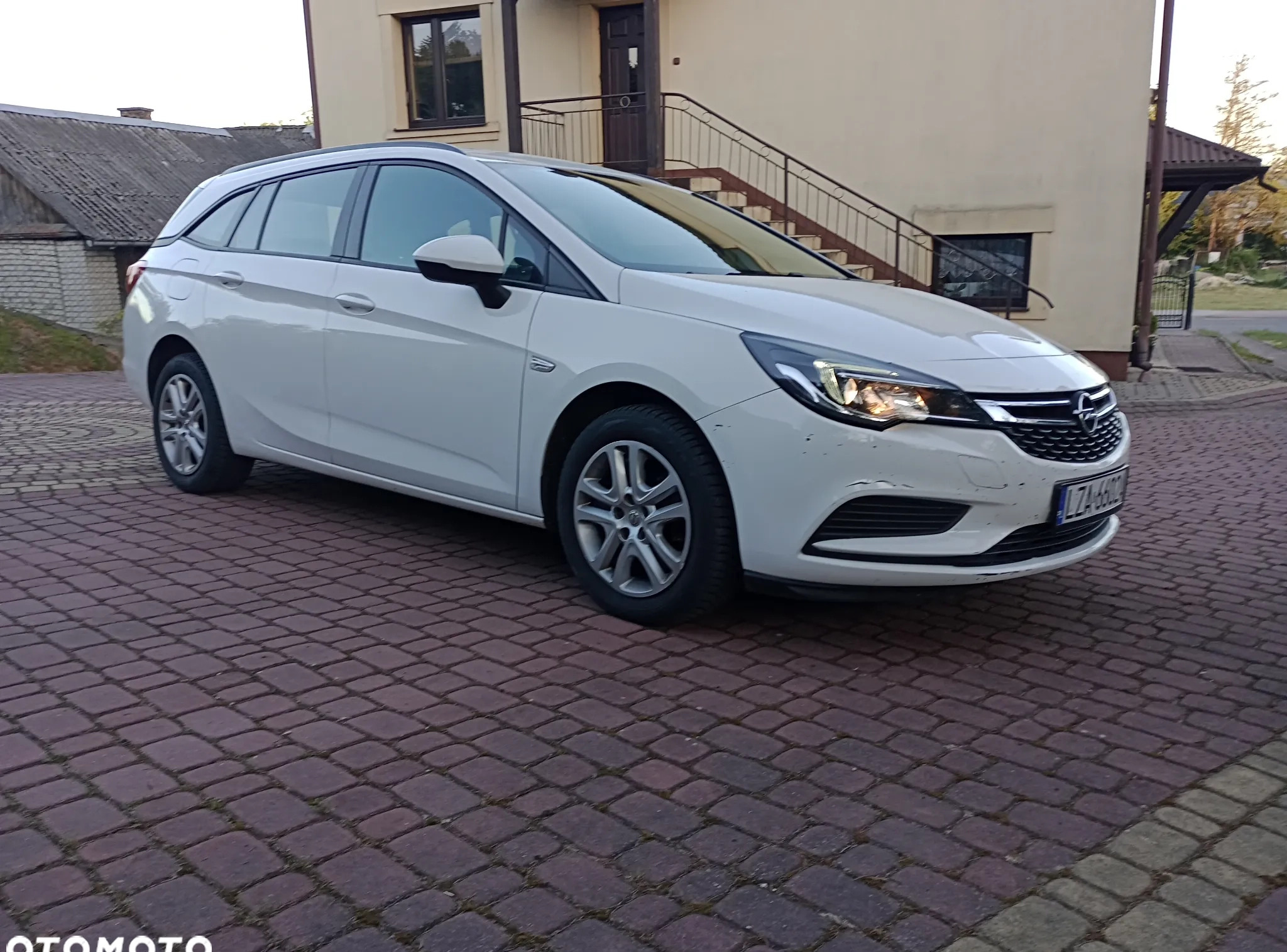 Opel Astra cena 35600 przebieg: 112000, rok produkcji 2017 z Zamość małe 67